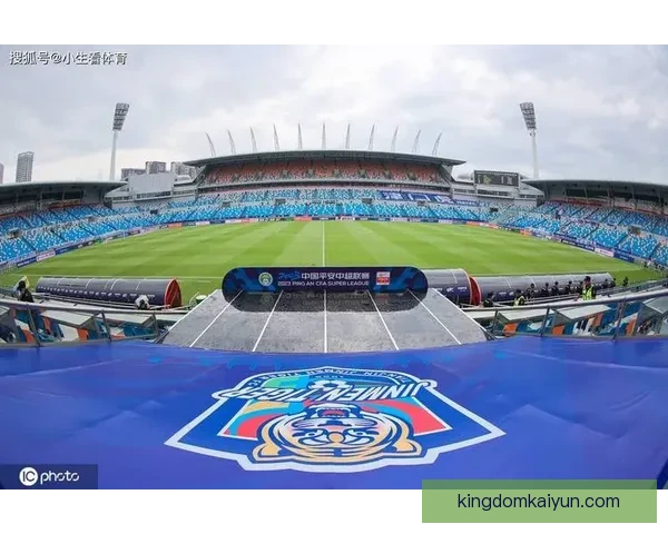 中超联赛最新预测分析显示球队状态波动，前景较为复杂且充满变数。